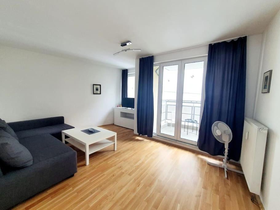 Apartament With Terrace In Mitte 2011 Appartamento